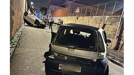 Napoli, scontro frontale con auto rovesciata: morta 19enne di Casoria, feriti 5 ragazzi. Tornavano dal pub