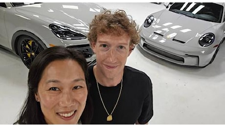 Mark Zuckerberg si fa costruire una Porsche minivan: «Ci serviva un’auto per la famiglia». Video