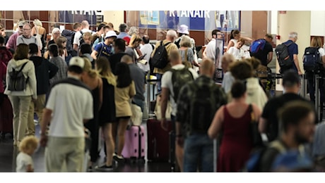 Allerta rossa a Barcellona, 17 voli deviati