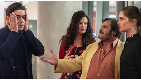 Quasi orfano, stasera (martedì 6 maggio) su Rai 1 la commedia con Riccardo Scamarcio e Vittoria Puccini: trama, cast e dove è stata girata