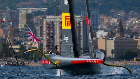 Luna Rossa alle semifinali della Louis Vuitton Cup in diretta, le regate di oggi: American Magic prima all'inizio dell'ultimo lato, italiani in spashdown