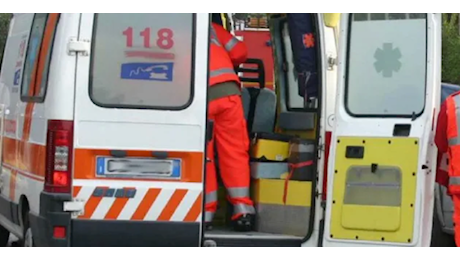 Scende dall’auto in autostrada, travolto e ucciso