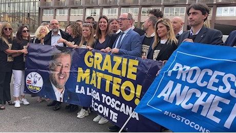 Open Arms, un centinaio di militanti della Lega al sit-in di Palermo: Ha difeso i confini dell'Italia