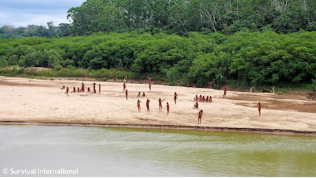 I volti dei Mashco Piro: il rarissimo incontro con la tribù amazzonica isolata dal mondo