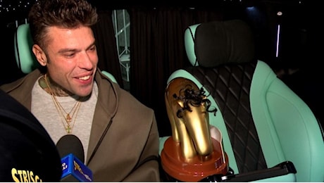 Fedez riceve il Tapiro d'oro riccioluto per il dissing con Tony Effe