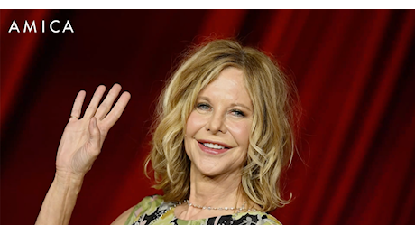 Il ritorno di Meg Ryan: raggiante sul red carpet dell’Academy Museum Gala