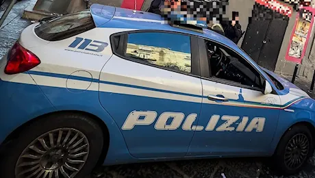 Ragazza si lancia dall’auto in corsa per sfuggire a uno stupro