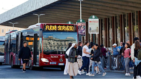 Sciopero dei mezzi e dei trasporti, 5 ottobre: stop bus, metro e treni. Le città interessate e le fasce garantite a Roma e Napoli. Annullato a Milano