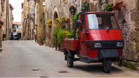 Piaggio, si chiude un'era che ha fatto la storia: la produzione dell'iconico motociclo si ferma per sempre