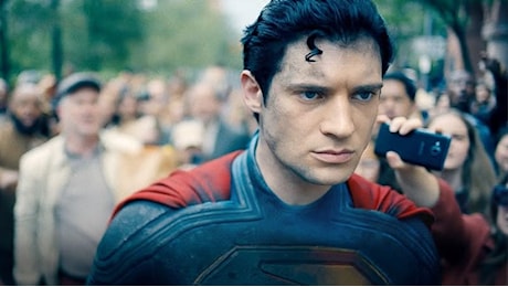 Superman si mostra con il primo trailer ufficiale in italiano