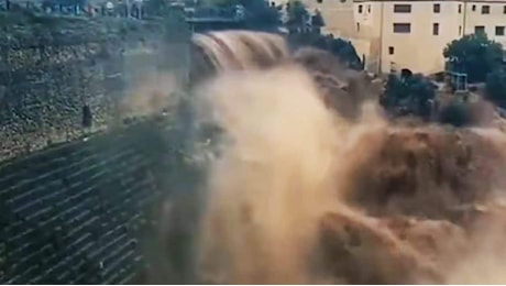 Come è fatta e come funziona la diga romana che ha salvato un villaggio dall'alluvione in Spagna