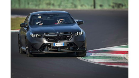 Prova BMW M5 G90: gioco di prestigio