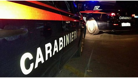 Trovato cadavere sul ciglio della strada, potrebbe essere stata un’auto pirata