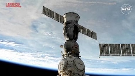 NASA, una capsula Soyuz si separa dalla Stazione Spaziale: il rientro degli astronauti sulla Terra