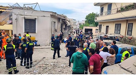 Crolla palazzina dopo esplosione: morti due bambini e la mamma