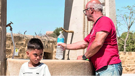 Serbatoi vuoti, acqua a ore e vendemmia già a luglio: nel sud Italia la grande sete