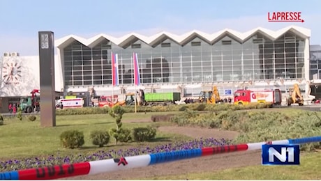 VIDEO Serbia, 13 morti in crollo tettoia stazione Novi Sad: soccorritori sul luogo dell'incidente