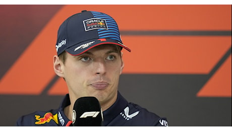 Max Verstappen, fott*** macchina?. Delirio in F1: spedito in Ruanda per punizione