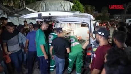 Gaza, a Deir Al Balah i funerali di 12 palestinesi morti nei raid