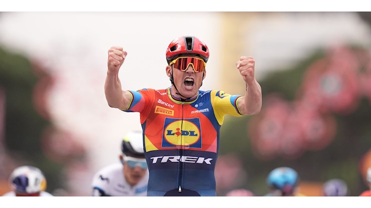 Mads Pedersen vince la Tappa 1 del Giro d’Italia 2025 - Giro d'Italia 2025 Mads Pedersen vince la Tappa 1 del Giro d’Italia 2025 - Giro d'Italia 2025
