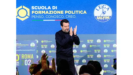 Salvini: Ue costruita sull'arroganza. Macron? Ormai si sente Napoleone