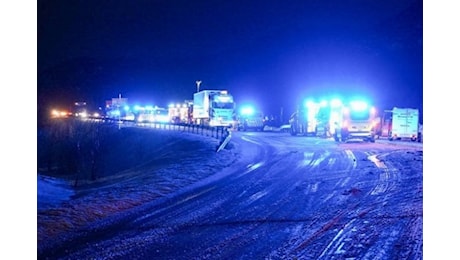 Grave incidente in Norvegia, precipita in acqua un bus con circa 70 persone a bordo