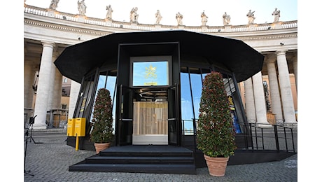 Inaugurato il nuovo ufficio postale mobile Vaticano in piazza San Pietro