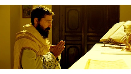 Il Padre Pio hollywoodiano e maledetto di Abel Ferrara: clip in anteprima del film con Shia LaBeouf