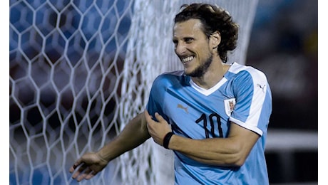 Dal calcio al tennis, la nuova vita di Diego Forlan: a 45 anni l'ex Atletico e Inter debutta nel circuito ATP