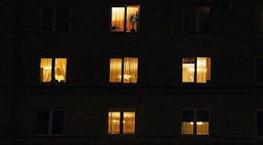 Giallo in provincia di Varese: una ragazza di 29 anni precipita da una finestra in piena notte