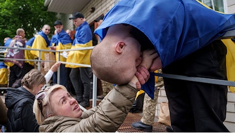 Attacco russo su Kiev: ci sono morti, l’Ucraina colpisce le industrie belliche in Russia