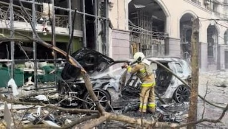 Attacco russo su Kiev, edifici distrutti