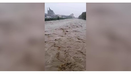 Maltempo in Liguria, frane, allagamenti, fiumi esondati e scuole chiuse, allerta arancione anche in Emilia Romagna - VIDEO