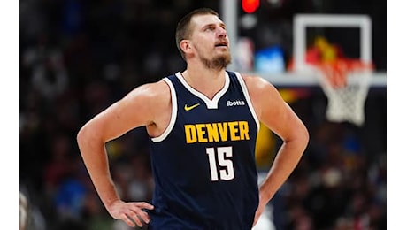 NBA, Nikola Jokic firma una tripla doppia mai vista prima. VIDEO