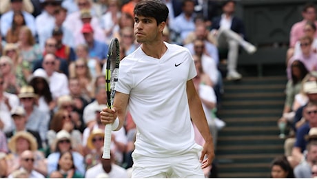 Alcaraz travolge Djokovic e resta sul trono di Wimbledon. Per Carlos è il 4° Slam