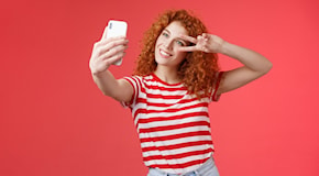 Influencer in crisi, un selfie non paga più: per i content creator è sempre più difficile guadagnare