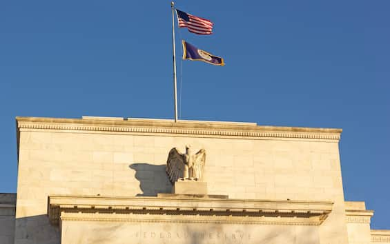 Usa, Fed taglia i tassi di mezzo punto. Previsto nuovo calo di 0.50 entro 2024