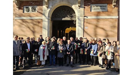 La legge di bilancio fa paura ai sindaci, a Modena il Pd protesta in prefettura