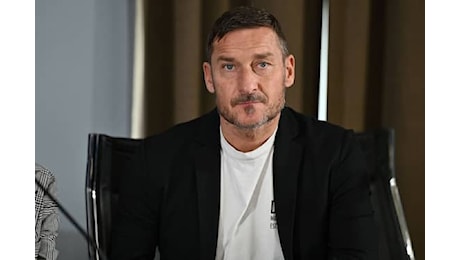 Totti: Tornare a giocare a calcio? L'offerta c'è ma dipende dal mio fisico. La testa sa