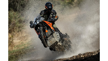 KTM 790 Adventure 2025, ora è... regolabile!