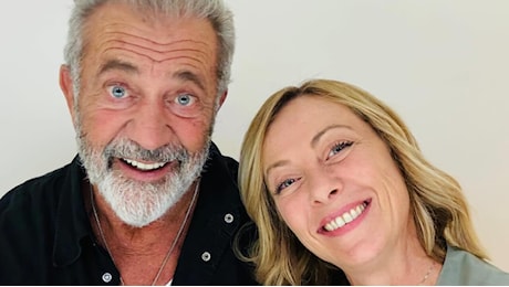 Mel & Mel, la foto di Giorgia Meloni con Mel Gibson è virale