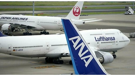Lufthansa taglia le previsioni di utile: «Costi su e prezzi dei biglietti in calo»