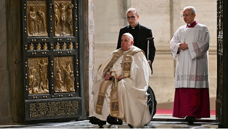 Giubileo 2025, Papa Francesco apre una Porta Santa anche dentro al carcere di Rebibbia: «Non perdere la speranza: è questo il messaggio che voglio darvi»