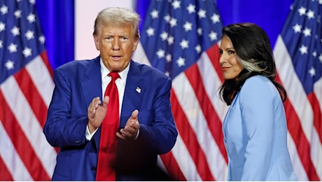 Tulsi Gabbard, chi è l'ex deputata democratica che Trump ha messo a capo dell'intelligence (nonostante le polemiche)