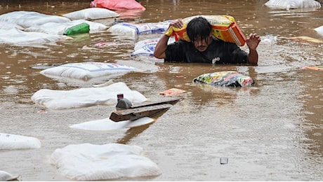 Nepal, oltre 100 morti per le inondazioni