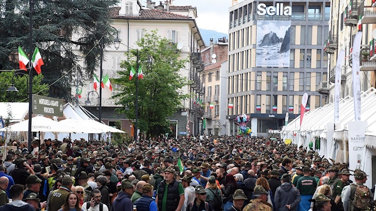 Biella e l’adunata nazionale: la città invasa da 50 mila penne nere - La Stampa Biella e l’adunata nazionale: la città invasa da 50 mila penne nere - La Stampa