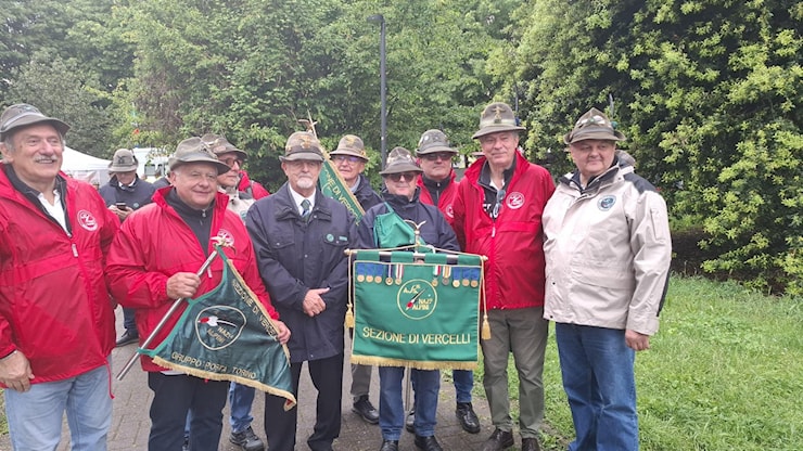Gli Alpini di Vercelli: “Abbiamo partecipato a tanti raduni, ma ogni volta l’emozione si rinnova” - La Stampa Gli Alpini di Vercelli: “Abbiamo partecipato a tanti raduni, ma ogni volta l’emozione si rinnova” - La Stampa