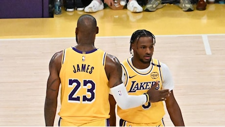 LeBron e Bronny James nella storia Nba: padre e figlio per la prima volta giocano insieme