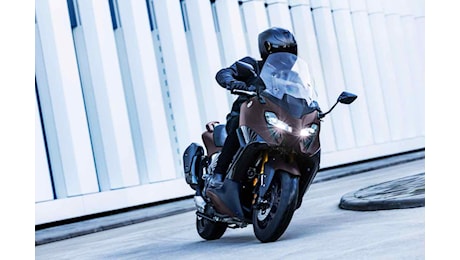 Yamaha, scopriamo il nuovo T-Max: tutti i dettagli sul modello 2025, occhio al prezzo d’attacco