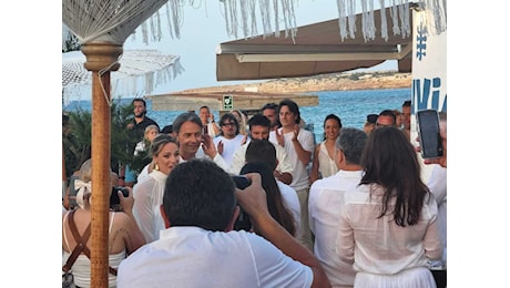 Pippo Inzaghi e Angela Robusti oggi sposi: a Formentera anche Lillo Foti e tanti amici reggini | FOTO